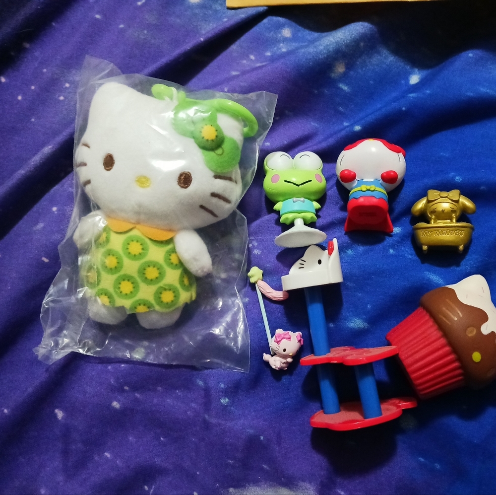 Sanrio small toy lot. 6 PC  mostly hello kitty